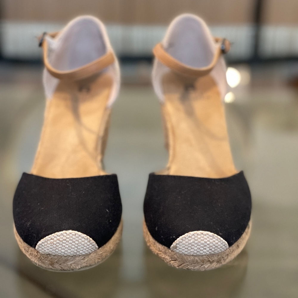 White Mountain Espadrille Wedges Size 8